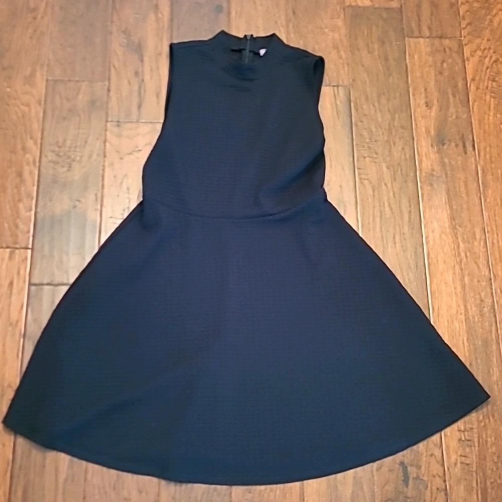 Vince Camuto women's black textured sleeveless dress size Medium